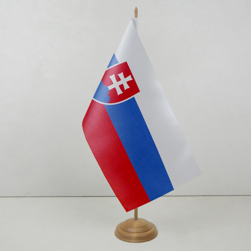 Флажок Словакии на деревянной подставке Флажок Словакии на деревянной подставке